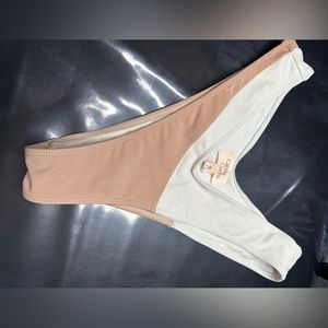 Camila Coelho Women's
Rumba Bikini Bottom
Size Small - White/Nude